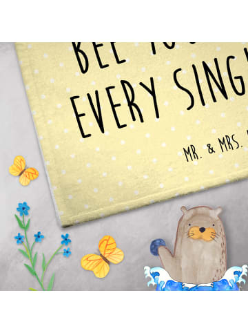 Mr. & Mrs. Panda Handtuch Biene Blume mit Spruch in Gelb Pastell