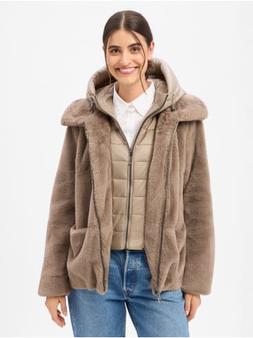 AMBER & JUNE Kunstfelljacke in taupe