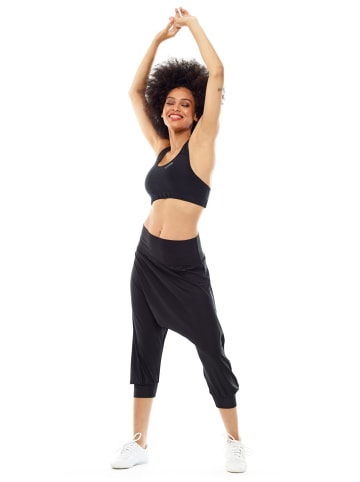 Winshape Functional Light 3/4-Haremshose HP201 in schwarz