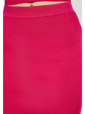 faina Women Skirt in Fuchsia