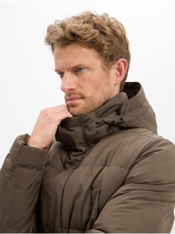 Andrew James Steppjacke in oliv