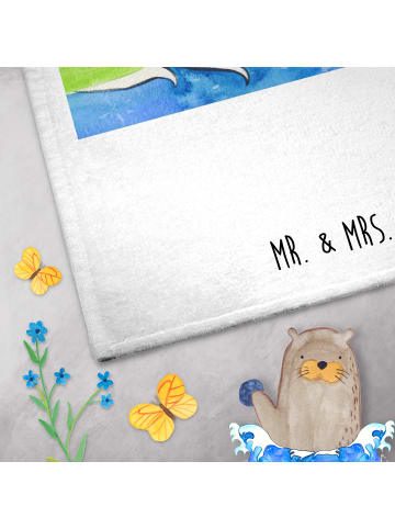 Mr. & Mrs. Panda Gästehandtuch Pinguin Surfer ohne Spruch in Weiß