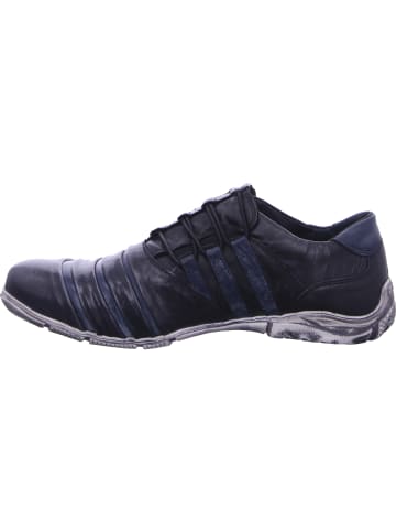 Kristofer Slipper in schwarz