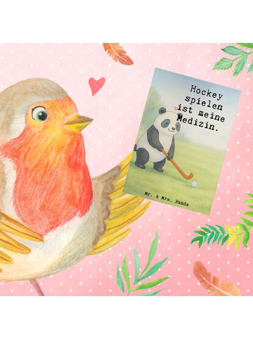 Mr. & Mrs. Panda Grußkarte Panda Hockey spielen Design mit Spruch in Weiß