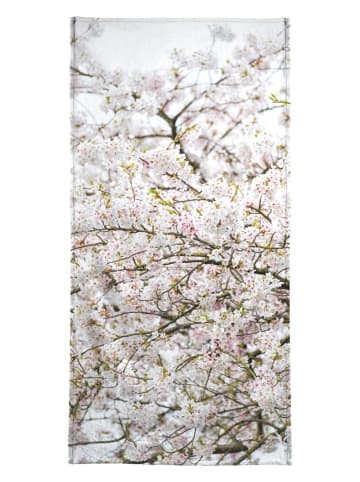 Juniqe Handtuch "Blossom White 2" in Cremeweiß & Weiß