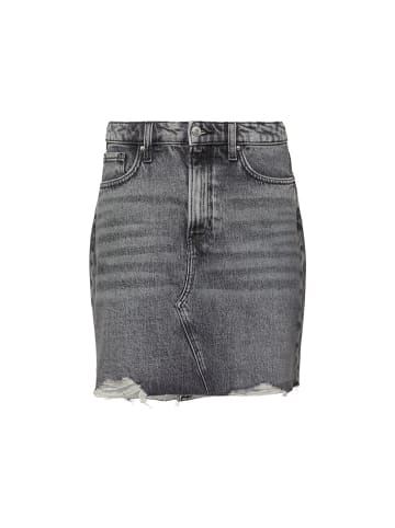 Q/S designed by Rock in Grau