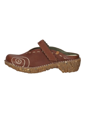 El Naturalista Clogs in Braun