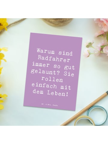 Mr. & Mrs. Panda Postkarte Spruch Radsport Glück mit Spruch in Lavendeltraum