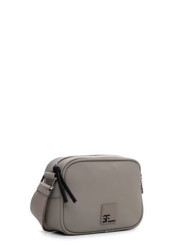 SURI FREY Umhängetasche SFY Shiny in taupe