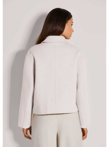 MADELEINE Modische Jacke mit asymmetrischem Kragen in perlweiß / melange