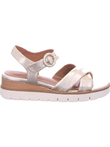 Tamaris Keilsandalette in gold