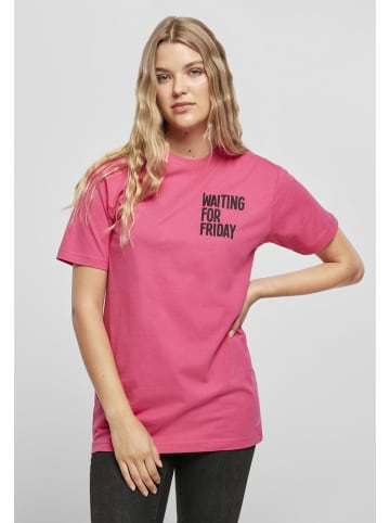 Mister Tee Shirt "Ladies Waiting For Friday Tee" in Rosa