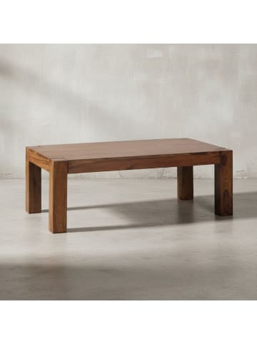 KADIMA DESIGN Rustikaler Couchtisch NAKO: Massivholz, quadratisch, pflegeleicht in Braun