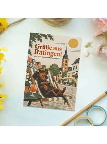 Ansichtskarte Dackel entspannt Design mit Spruch in Weiß