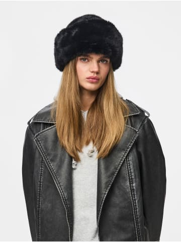 Pieces Hut in Black
