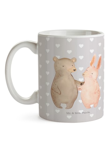 Mr. & Mrs. Panda Tasse Bär und Hase Umarmen ohne Spruch in Grau Pastell