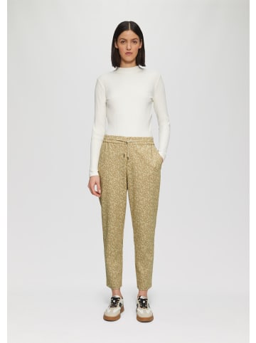 s.Oliver Hose in 84A2_sandstein