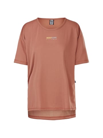 PICTURE W KIERSI SS TECH TEE