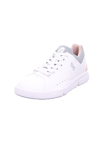 On Schnürschuh in weiß