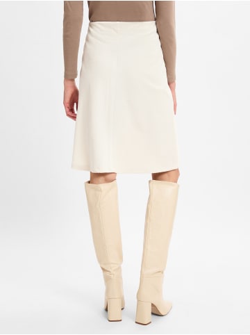 Marie Lund Roeck in ecru