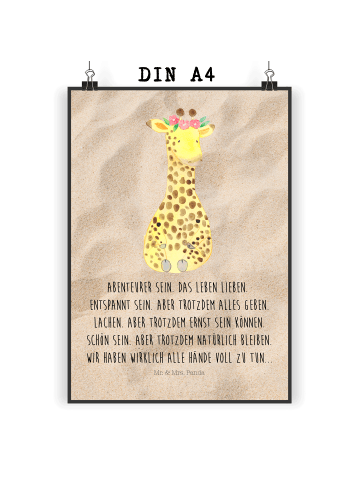 Mr. & Mrs. Panda Poster Giraffe Blumenkranz mit Spruch in Sandig