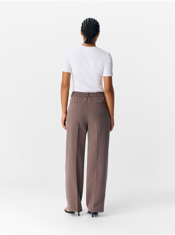 Object Hose in Seal Brown 1