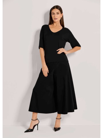 MADELEINE Kurzarm-Shirt mit V-Ausschnitt in schwarz