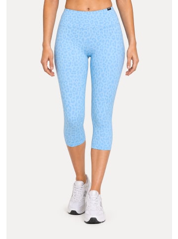 SMILODOX LEO Capri Leggings Velvara in Hellblau Leo