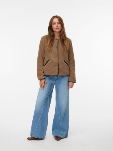Vero Moda Jacke in Fossil