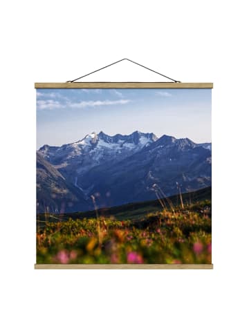 WALLART Stoffbild mit Posterleisten - Blumenwiese in den Bergen in Bunt