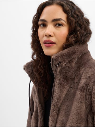Marie Lund Kunstfelljacke in taupe