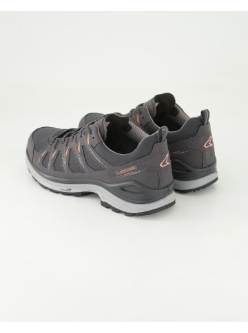 LOWA Wanderschuhe in Grau