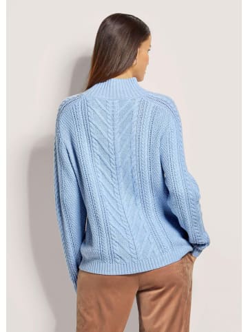 MADELEINE Stehkragen-Pullover mit Zopfmuster in bleu
