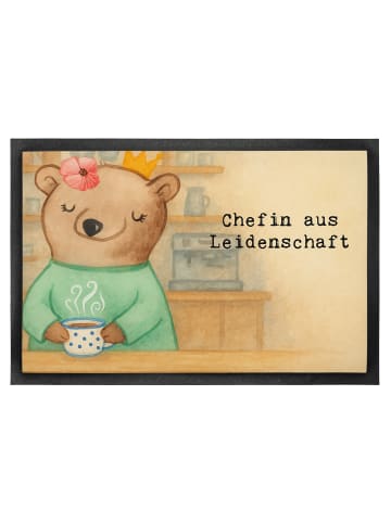 Mr. & Mrs. Panda Fussmatte Chefin Leidenschaft Design mit Spruch in Weiß