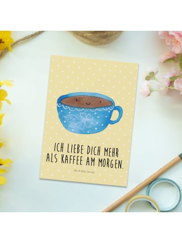 Mr. & Mrs. Panda Ansichtskarte Kaffee Tasse mit Spruch in Gelb Pastell
