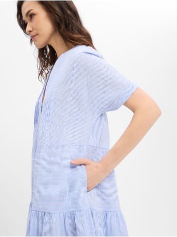 Marie Lund Stufenkleid in hellblau weiß - 0001