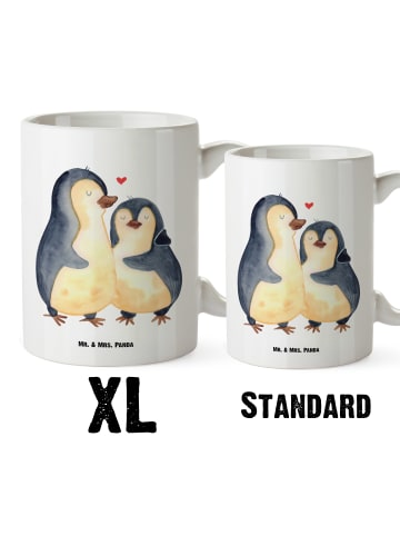 Mr. & Mrs. Panda Große Teetasse Pinguin umarmen ohne Spruch in Weiß