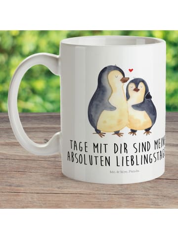 Mr. & Mrs. Panda Tasse Pinguin umarmen mit Spruch in Weiß