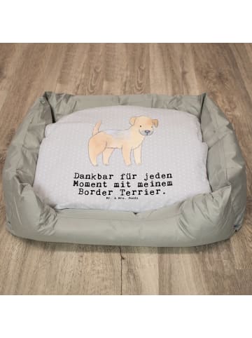 Mr. & Mrs. Panda Hundebett Border Terrier Moment mit Spruch in Grau Pastell