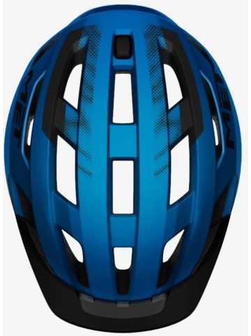 Met Fahrradhelm in Blau