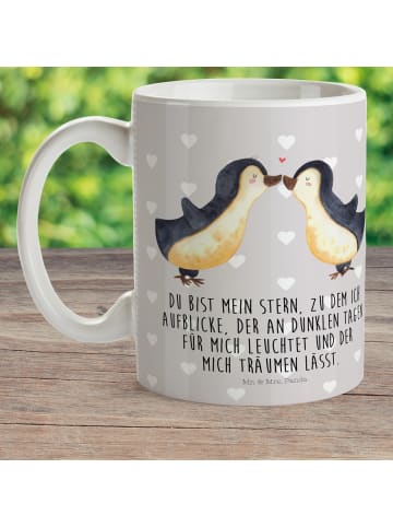 Mr. & Mrs. Panda Mehrwegbecher Pinguin Liebe mit Spruch in Grau Pastell
