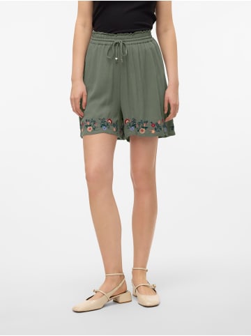 Vero Moda Shorts in Laurel Wreath