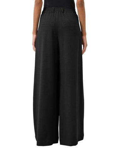 Q/S designed by Hose in Schwarz