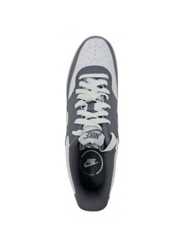Nike Sneaker Court Vision Low in Grau