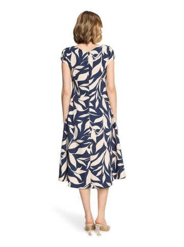 BETTY & CO Cocktailkleid mit Aufdruck in Dark Blue/Nature