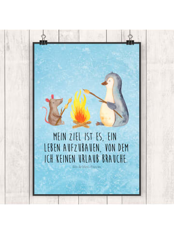 Mr. & Mrs. Panda Poster Pinguin Lagerfeuer mit Spruch in Eisblau