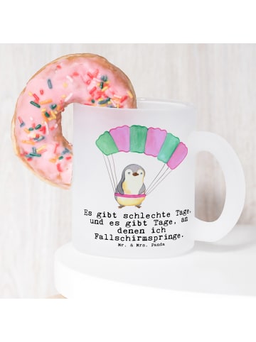 Mr. & Mrs. Panda Tee Tasse Pinguin Fallschirm springen mit Spruch in Transparent