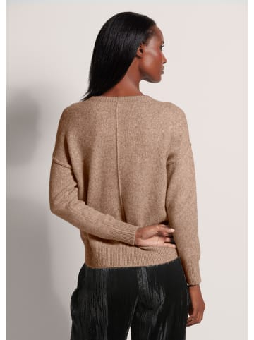 MADELEINE Rundhals-Pullover mit Applikation in caramel / goldfarben
