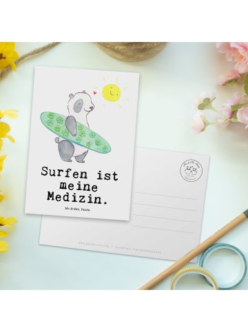 Mr. & Mrs. Panda Postkarte Panda Surfen mit Spruch in Weiß