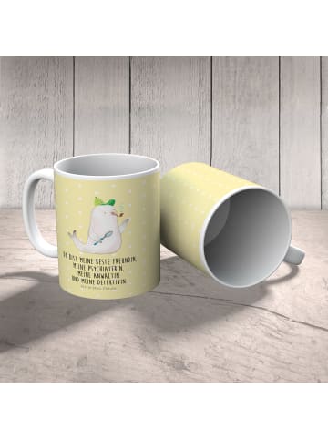 Mr. & Mrs. Panda Kaffeetasse Robbe Sherlock mit Spruch in Gelb Pastell